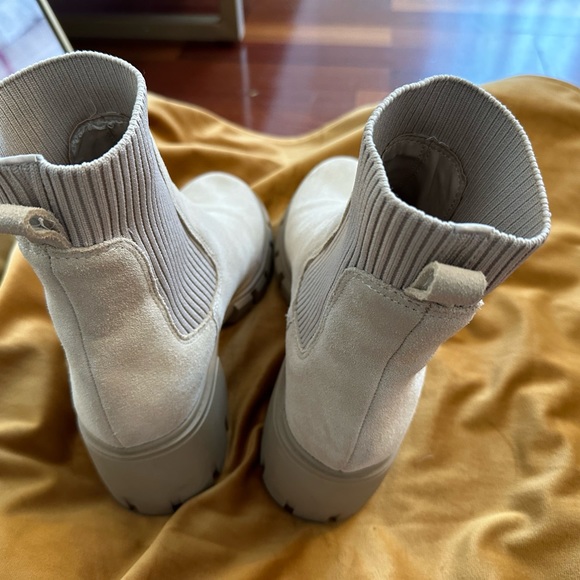 Boots - Picture 3 of 5